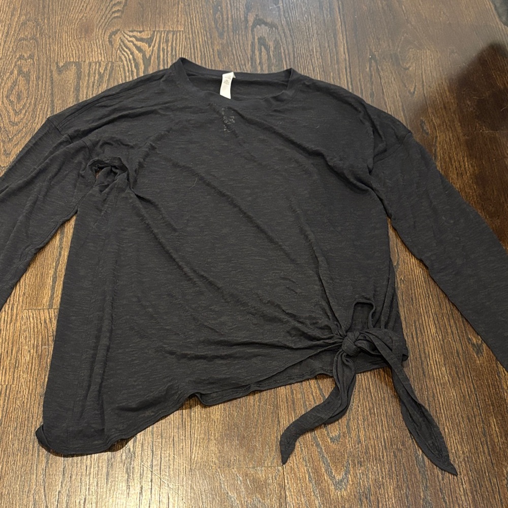 Lululemon Women’s Black Long Sleeve Tee Size 6